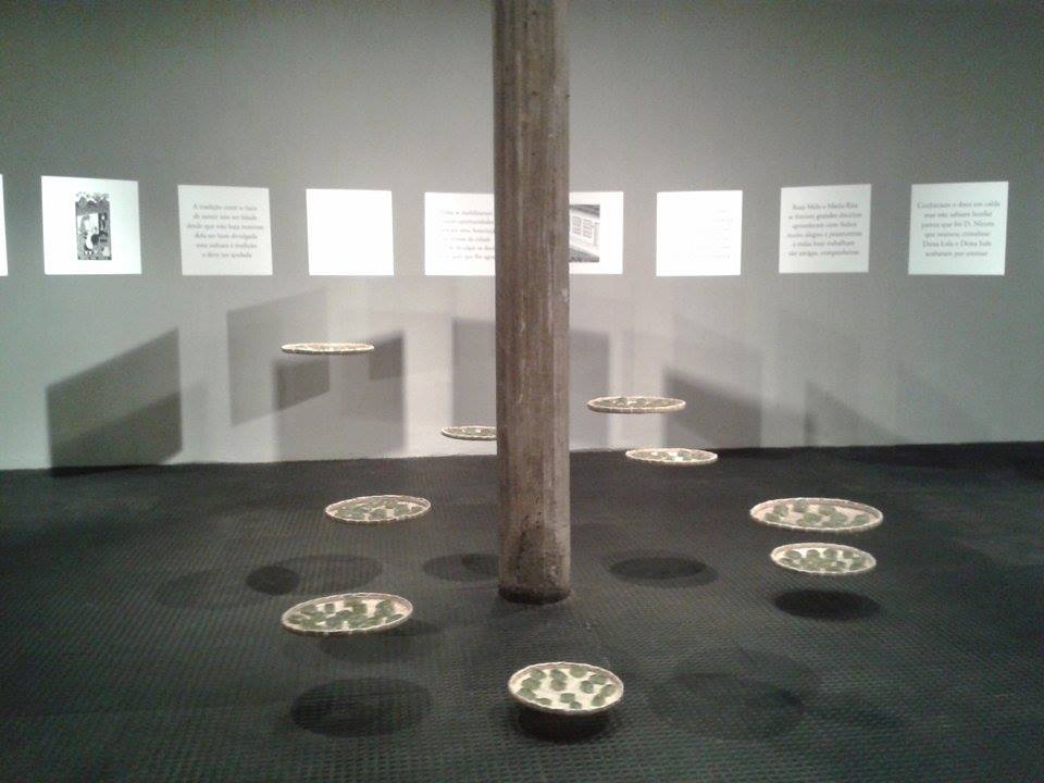 A exposição Entre Relevos, de Lucas Dupin, é um dos espaços explorados pelo encontro (Foto: Lara Ximenes)